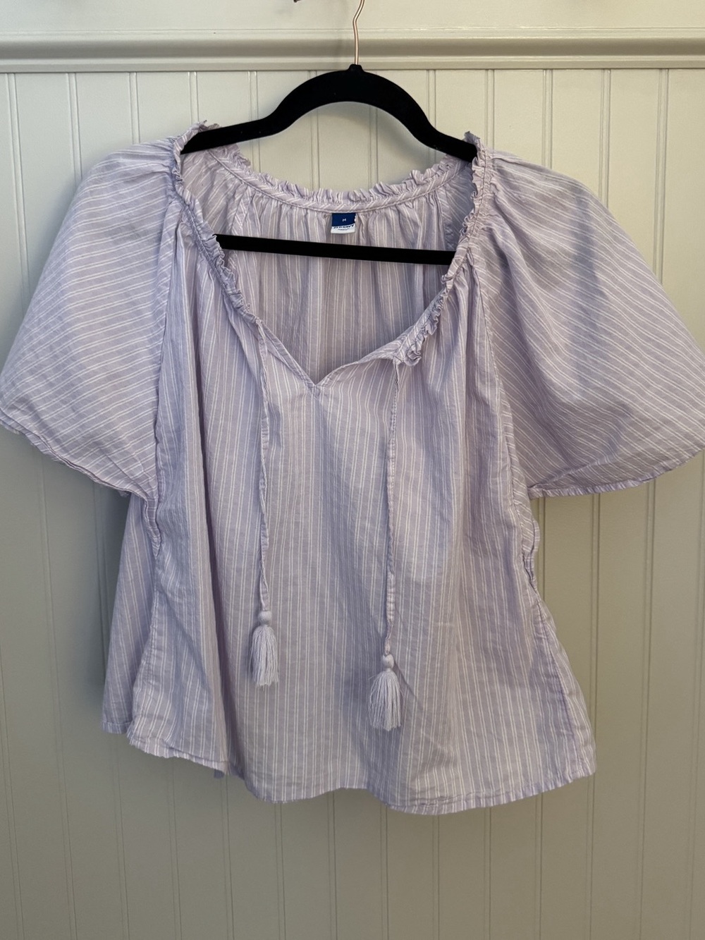 Old Navy Flutter-Sleeve Tassel-Tie Top Purple & White Medium
